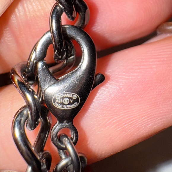 Chanel choker in ruthenium, silver, and crystal - Picture 14 of 16